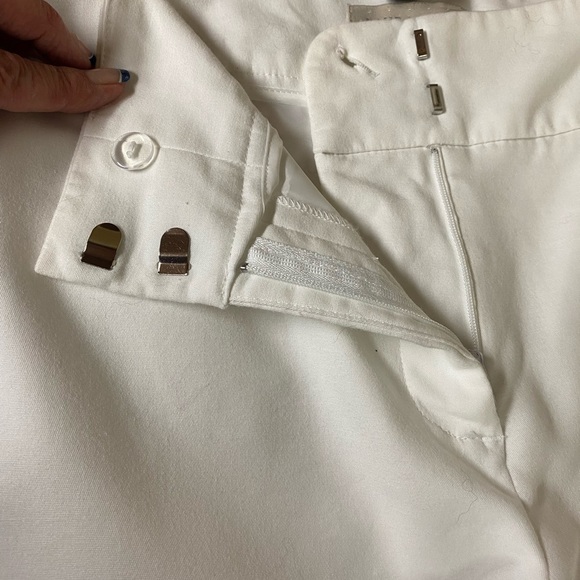 White Capris with stretch. Side pockets, side slits at bottom, 3/4 Pants - Picture 5 of 13